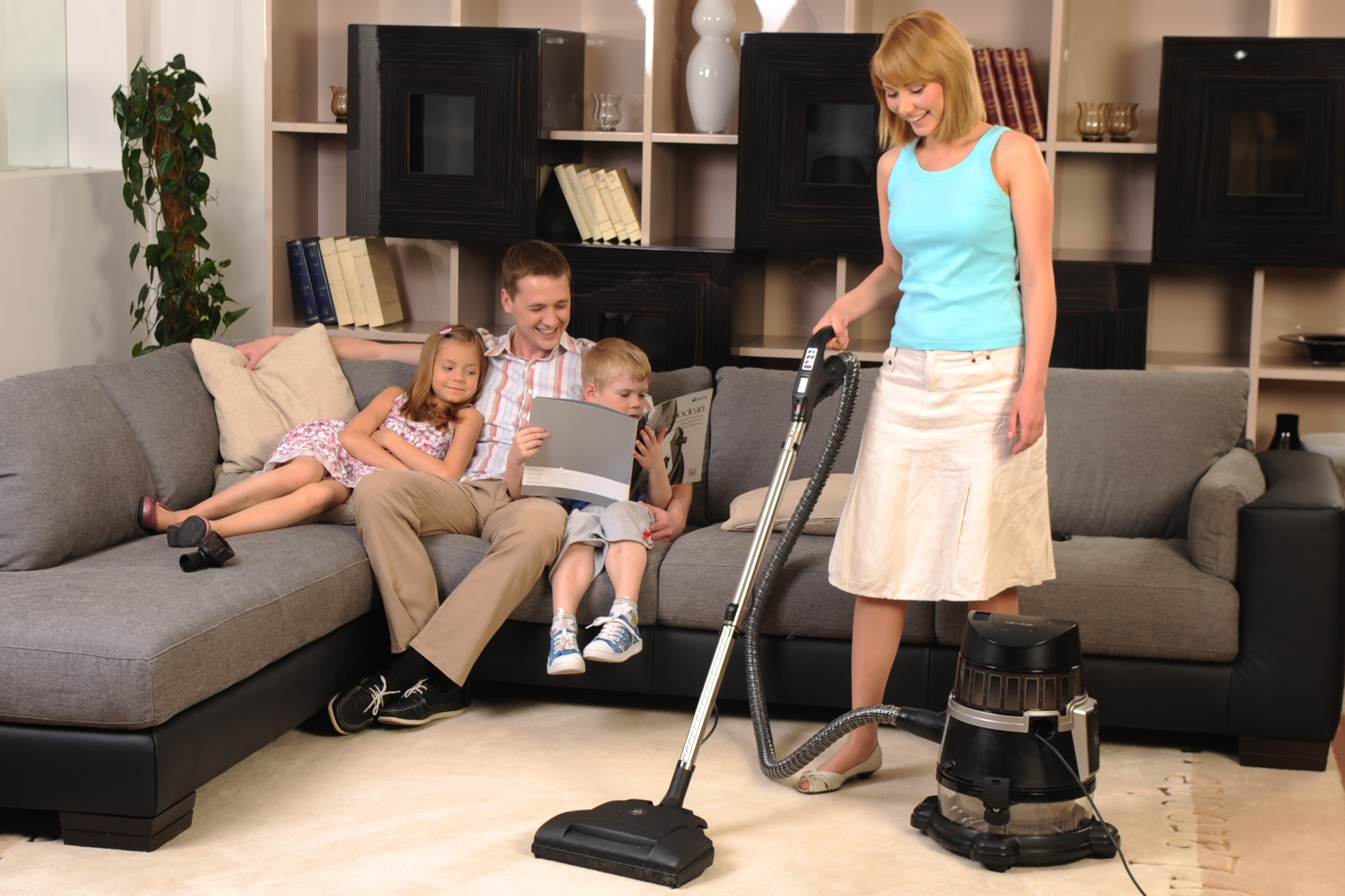 Электровыбивалка для глубинной чистки ковров и мягкой мебели